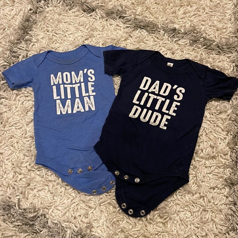 Bundle of Two Short Sleeve Mom & Dad Onesies 6-12 months